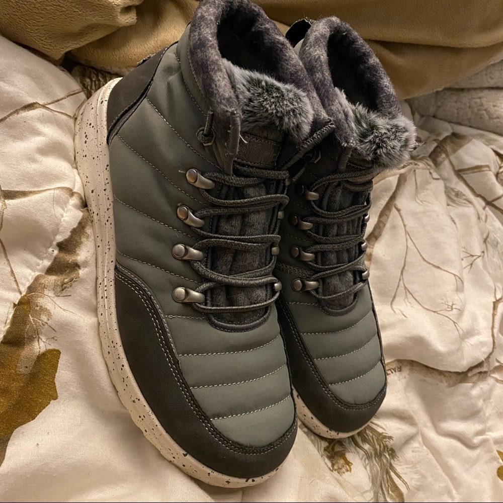 Hey Dude High Top boots